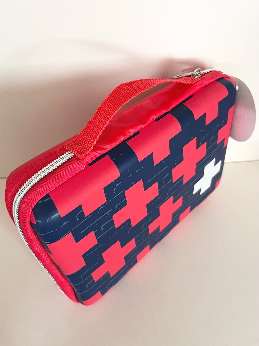 First aid train case - Picture 3 of 16